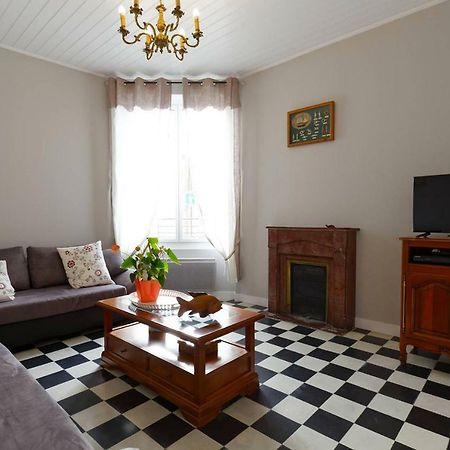 Le cachet d’une maison de centre-bourg à Beauvoir-sur-Mer Extérieur photo