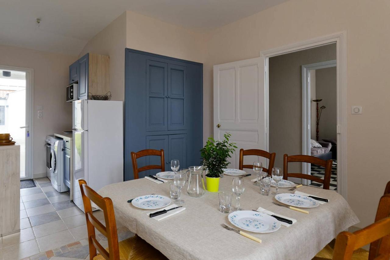 Le cachet d’une maison de centre-bourg à Beauvoir-sur-Mer Extérieur photo