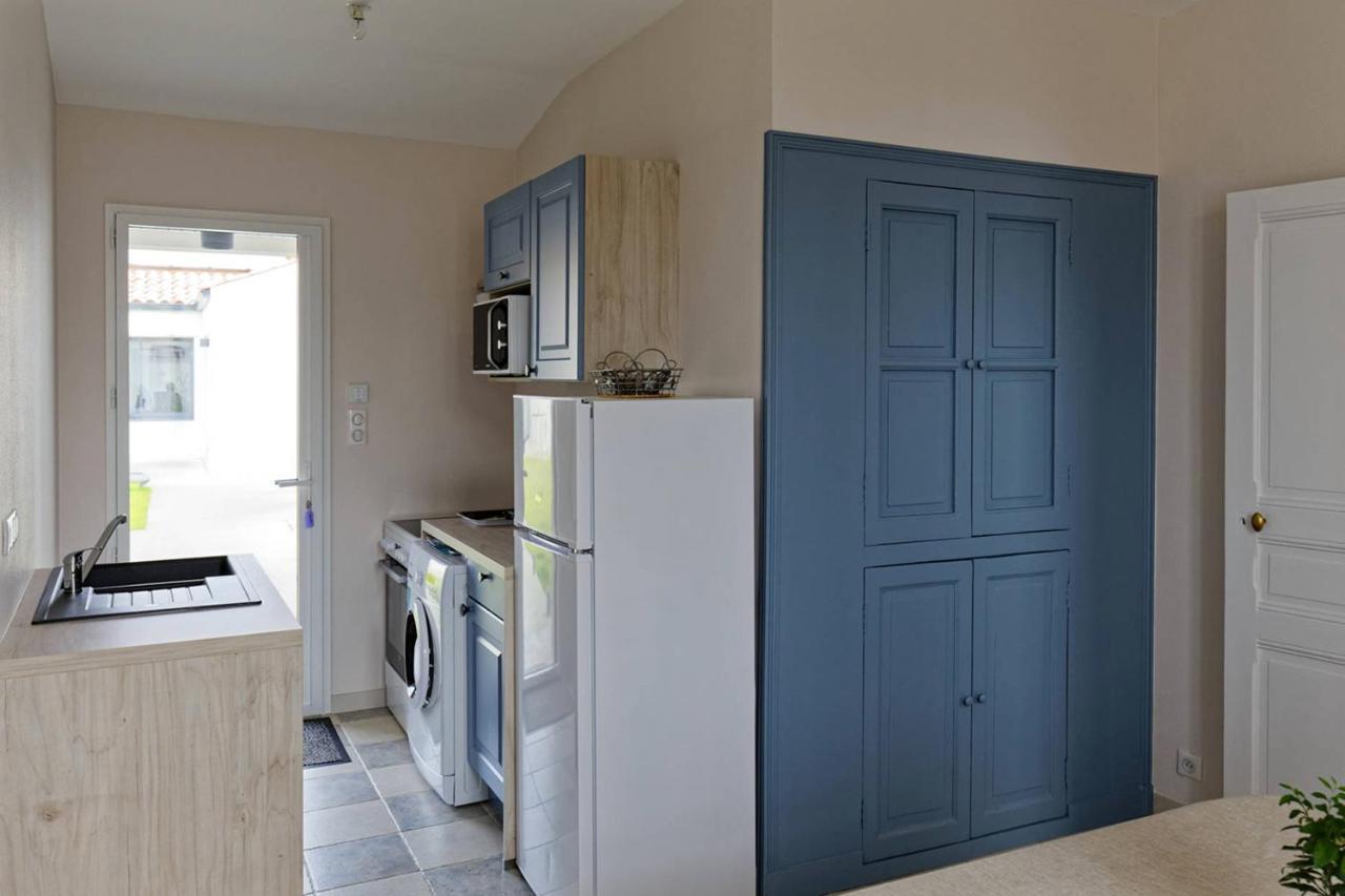 Le cachet d’une maison de centre-bourg à Beauvoir-sur-Mer Extérieur photo