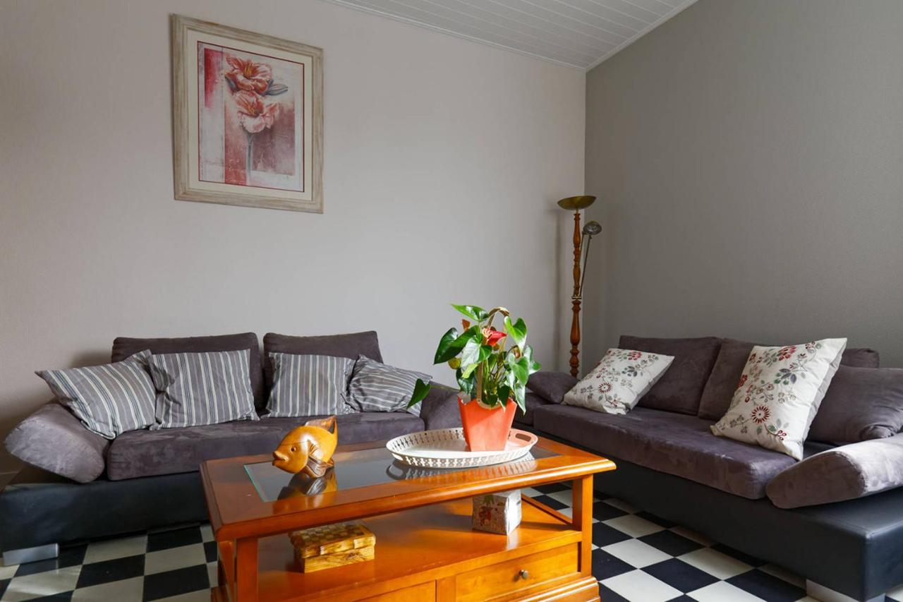 Le cachet d’une maison de centre-bourg à Beauvoir-sur-Mer Extérieur photo