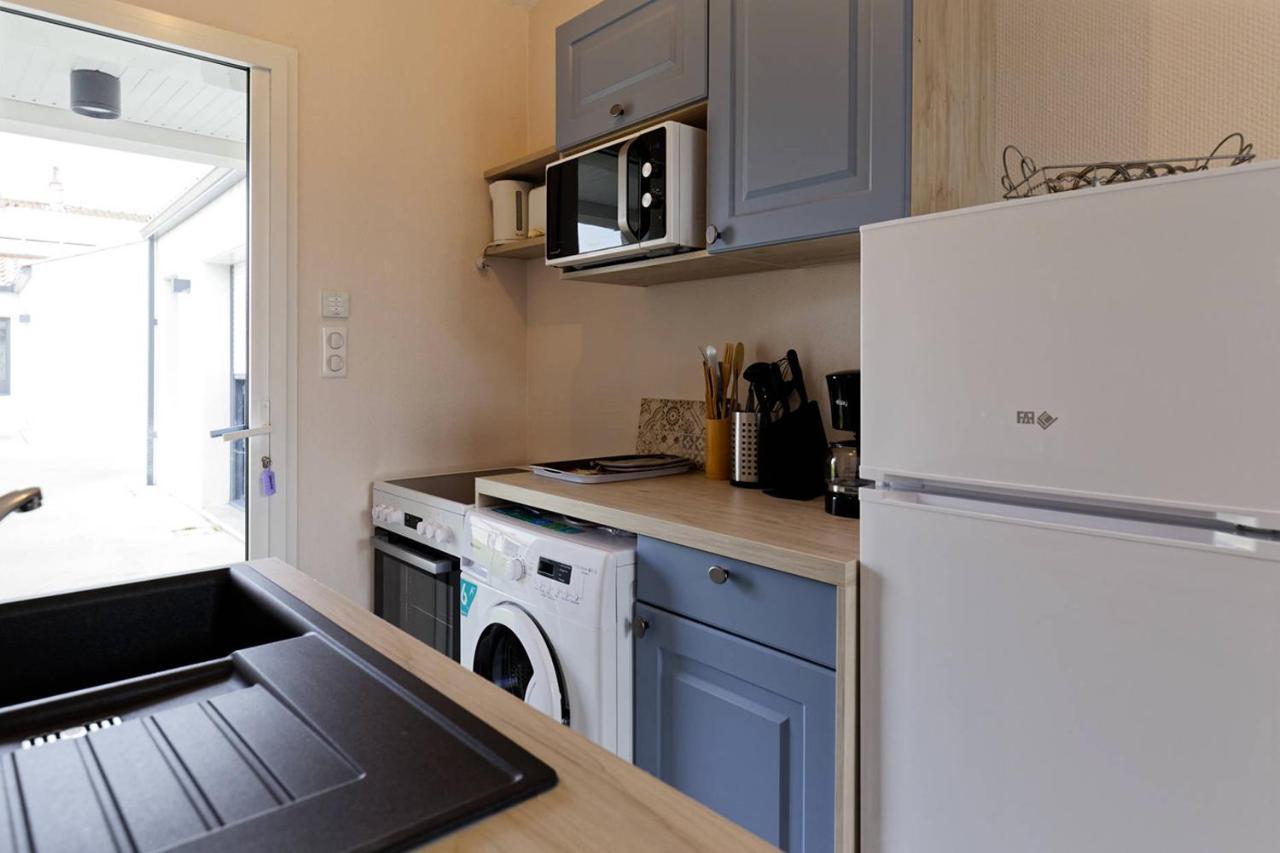 Le cachet d’une maison de centre-bourg à Beauvoir-sur-Mer Extérieur photo