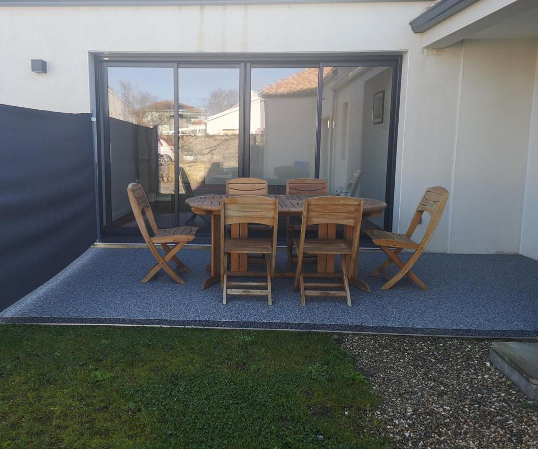 Le cachet d’une maison de centre-bourg à Beauvoir-sur-Mer Extérieur photo