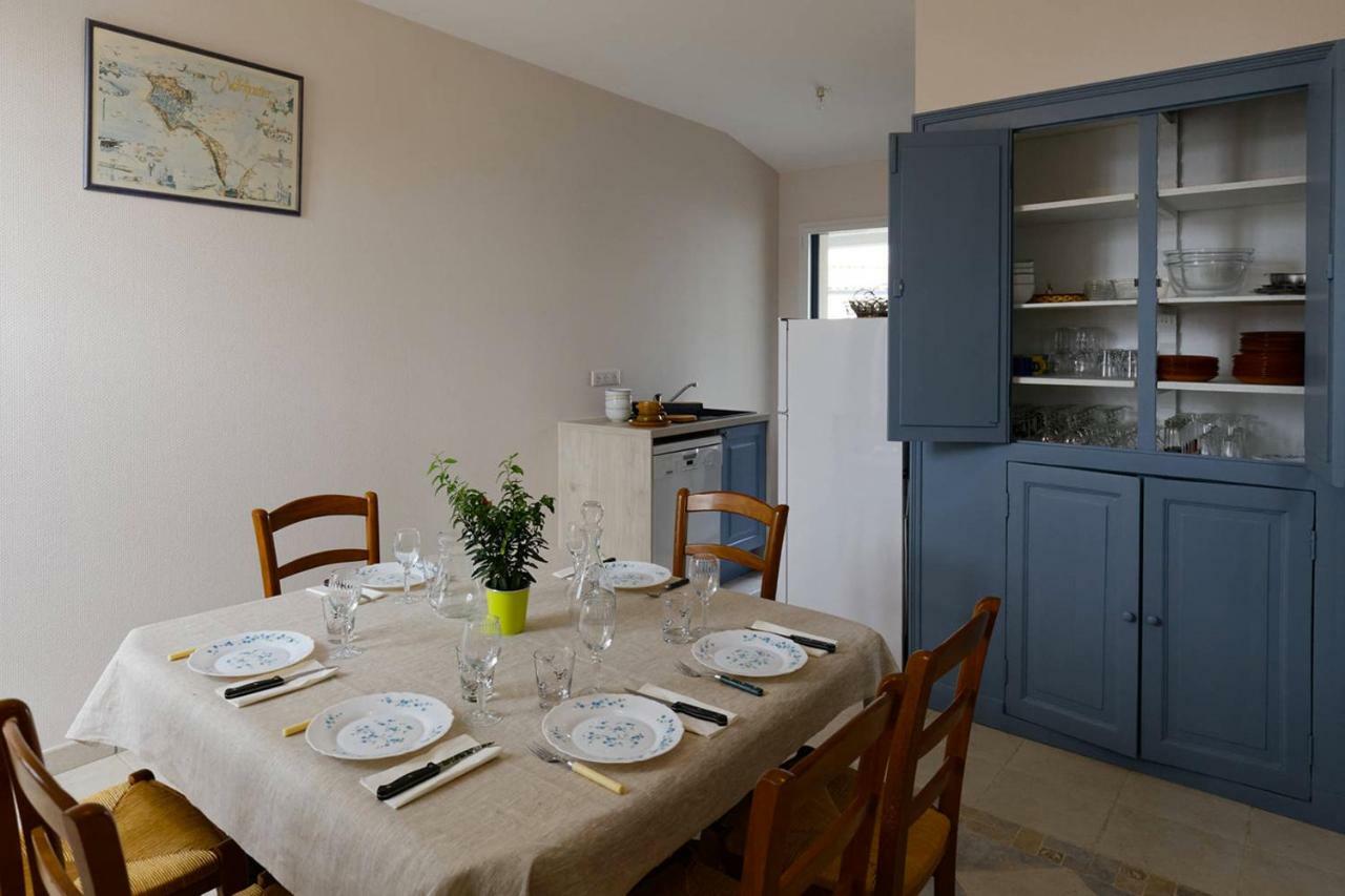 Le cachet d’une maison de centre-bourg à Beauvoir-sur-Mer Extérieur photo