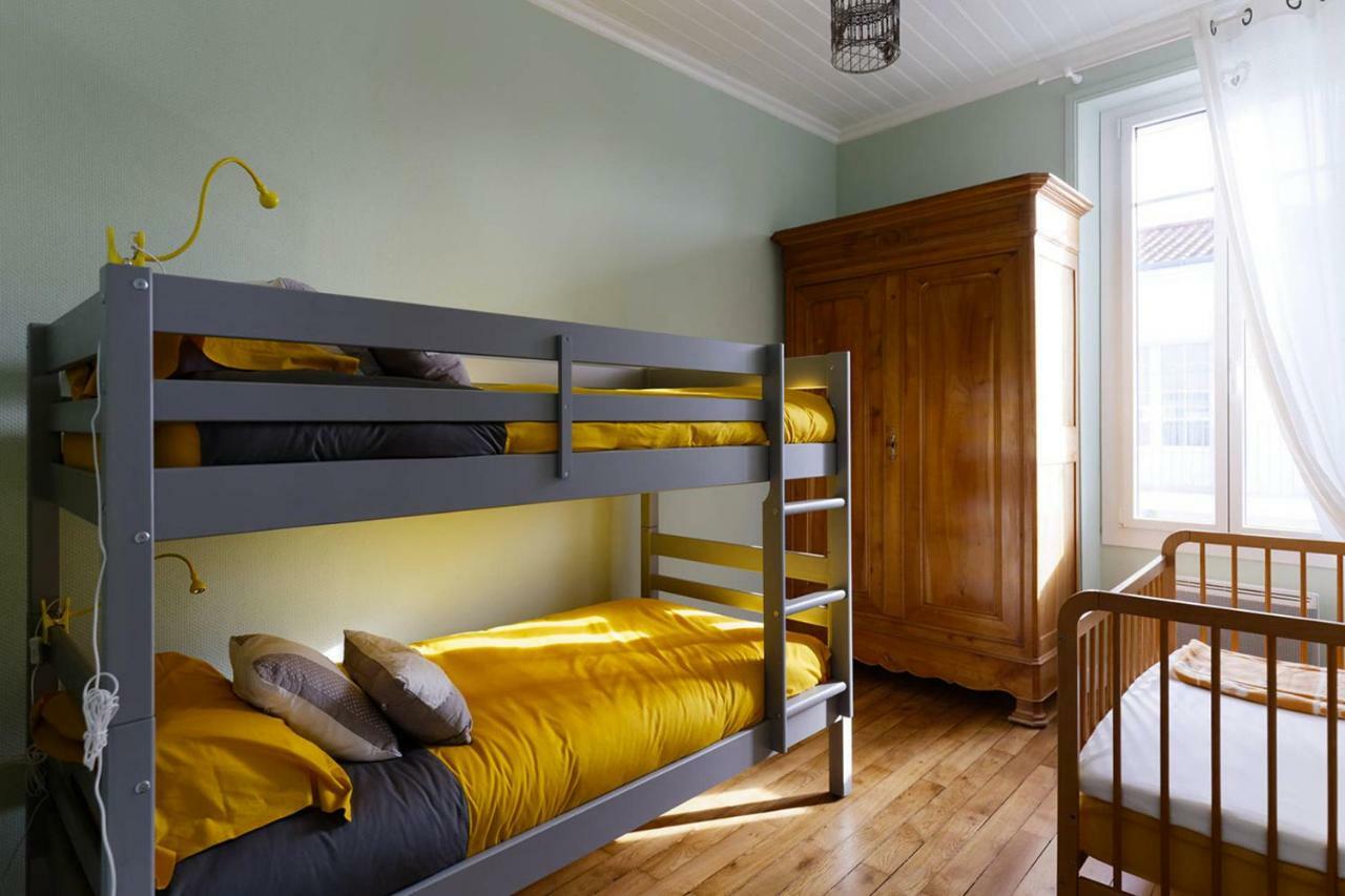 Le cachet d’une maison de centre-bourg à Beauvoir-sur-Mer Extérieur photo