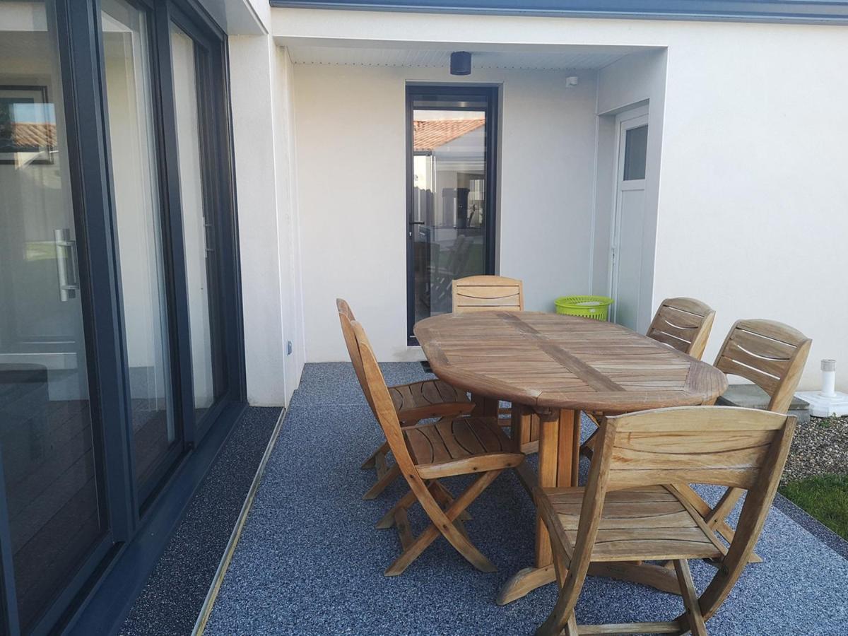 Le cachet d’une maison de centre-bourg à Beauvoir-sur-Mer Extérieur photo
